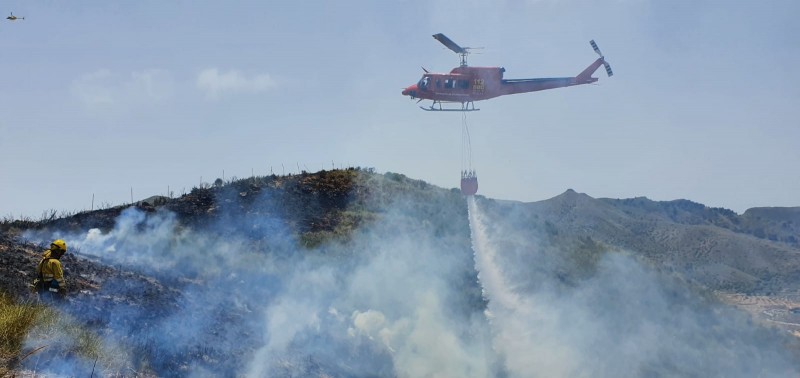 <span style='color:#780948'>ARCHIVED</span> - Hillside fire in Fuente Álamo as temperatures soar
