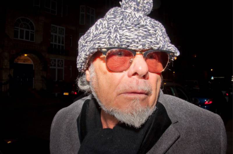 <span style='color:#780948'>ARCHIVED</span> - Gary Glitter sent back to prison before he can move to Spain