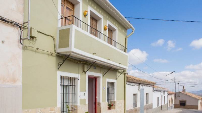 Holiday and short-term rental properties in Yecla
