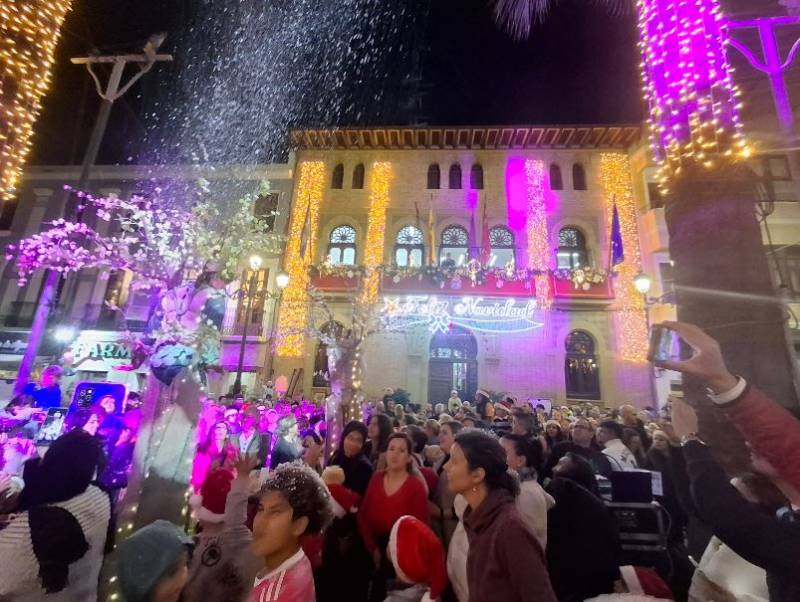 Águilas shines bright with more than 500,000 Christmas lights