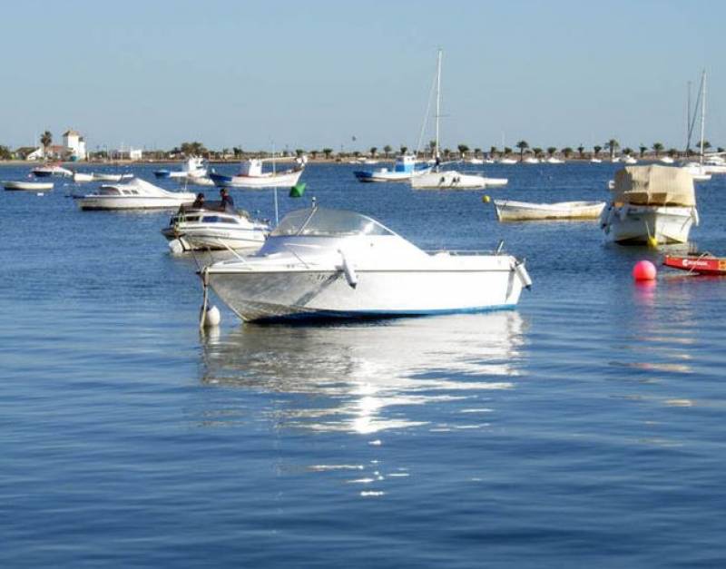 First fines doled out to boats illegally anchoring in Mar Menor