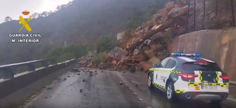 Major landslide cuts off key road between Marbella and Ronda