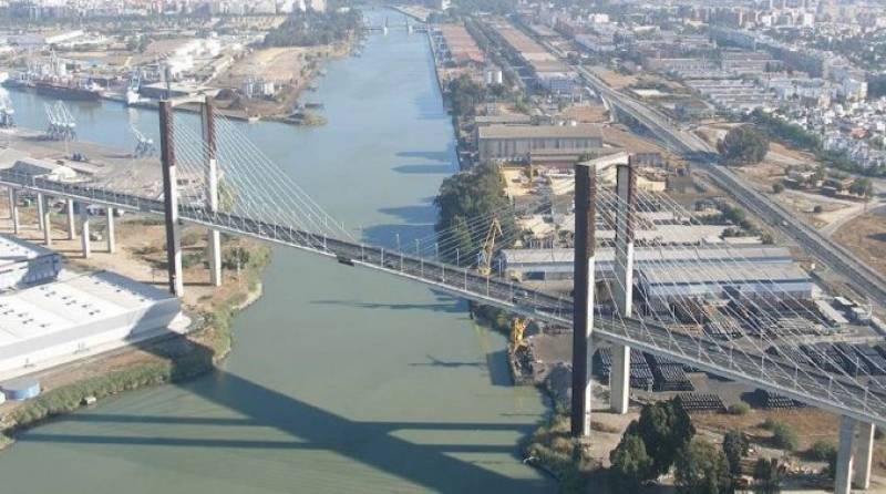 Night-time closures on Seville's Centenario Bridge due to expansion works
