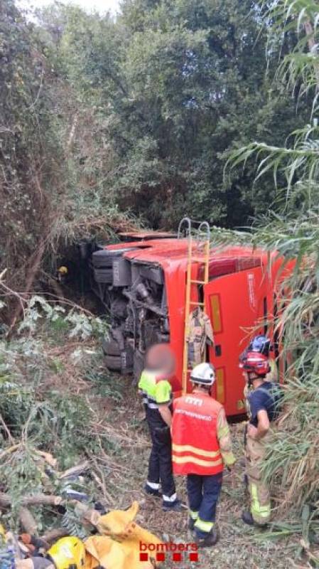 Passengers seriously injured in tourist bus crash in Barcelona