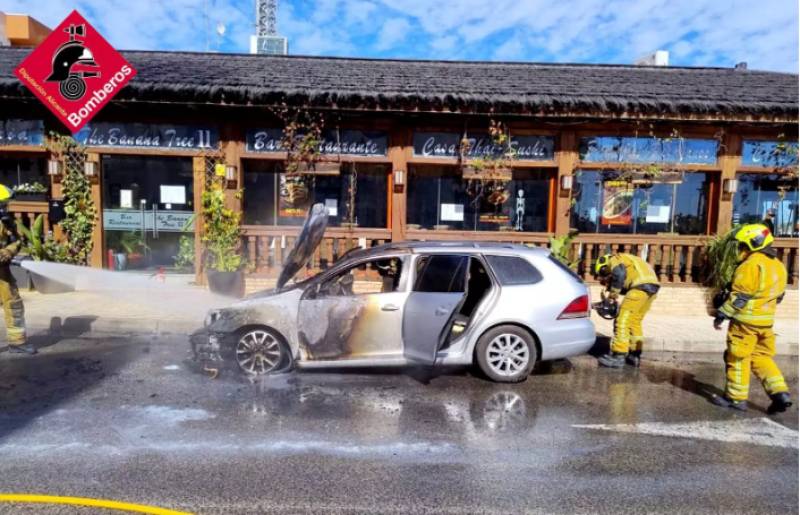 Car bursts into flames outside popular Orihuela Costa restaurant