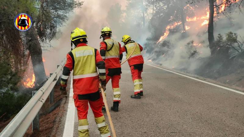 Tuéjar wildfire burns 690 hectares and forces evacuations